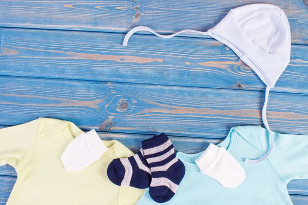 新生儿 大家庭和期待婴儿概念的服装和服装 文字或文字的地方 — 图库照片