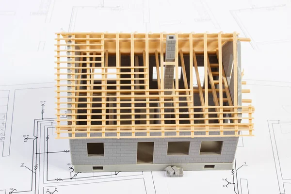 Μικρό Σπίτι Υπό Κατασκευή Ηλεκτρολογικά Σχέδια Για Έργο Έννοια Του — Φωτογραφία Αρχείου