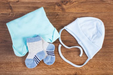 Yeni doğanlar için giysi, bebek sahibi olmak ve ailesini genişletmek.