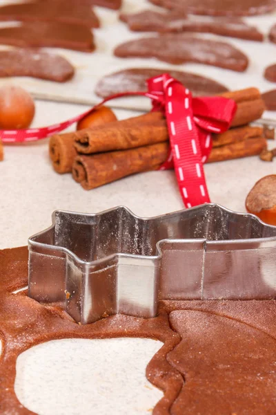 Cortadores Galletas Con Masa Para Preparación Galletas Navidad Pan Jengibre —  Fotos de Stock