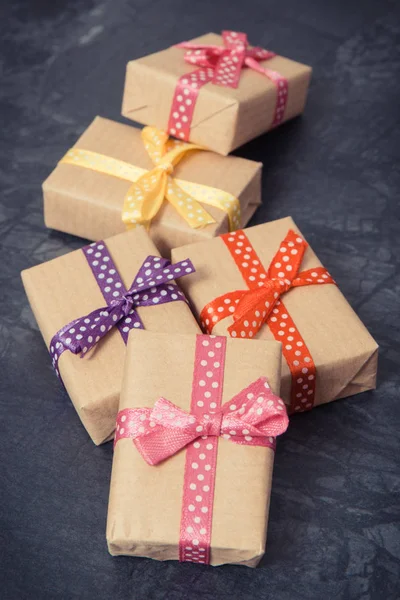 圣诞或其他不同场合用丝带包裹的礼物 — 图库照片