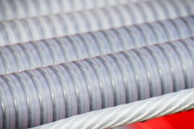 Tarım ya da endüstriyel makineler, teknoloji ve mühendislik kavramının ayrıntıları olarak plastik borular