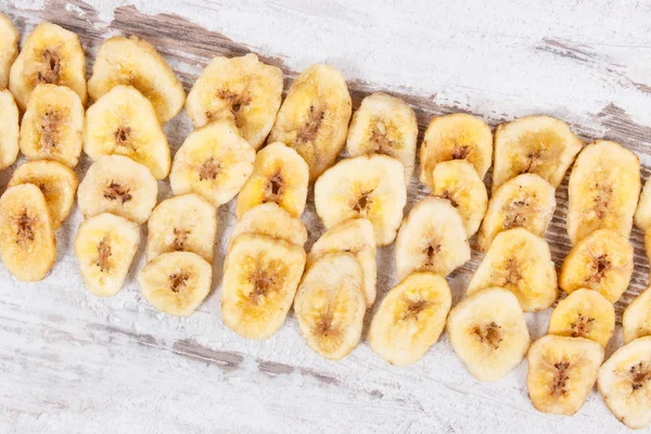 Куча Сушеных Органических Банановых Чипсов Закуску Десерт — стоковое фото
