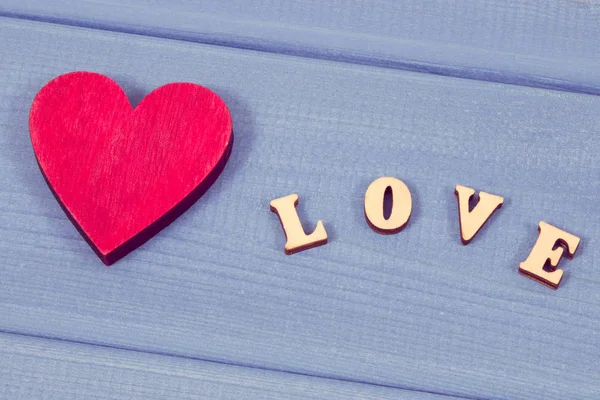 Palabra Amor Corazón Madera Roja Concepto Símbolo Para Día San — Foto de Stock