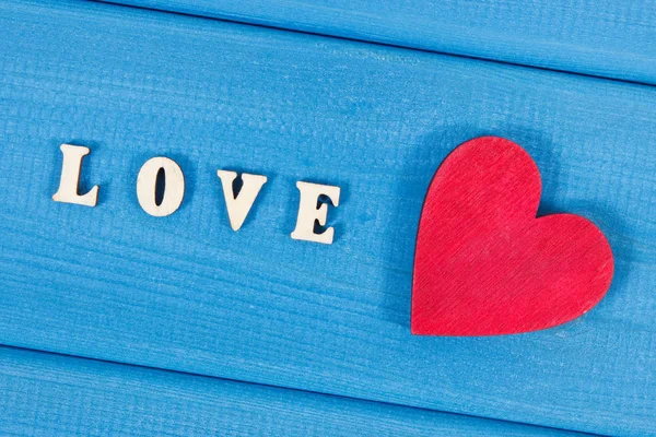 Słowa Miłości Czerwone Drewniane Serce Pojęcie Symbolu Walentynki — Zdjęcie stockowe