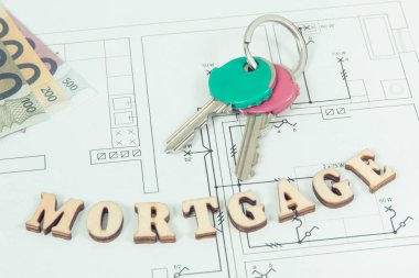 Ev anahtarları, para birimleri euro ve inşaat şeması üzerindeki yazıt ipoteği, ev satın alma kavramı
