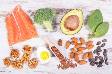 Omega 3 asit içeren taze besinler, doğal mineraller ve diyet lifleri, sağlıklı beslenme ve asit diyeti konsepti