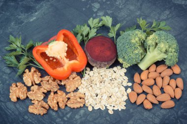 Vitamin ve mineral içeren bileşenler veya ürünler, hipertansiyon veya diyabet için tavsiye edilen sağlıklı gıdalar