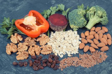 Hipertansiyon, sağlıklı yaşam tarzları ve beslenme konsepti için doğal gıda önerilir.