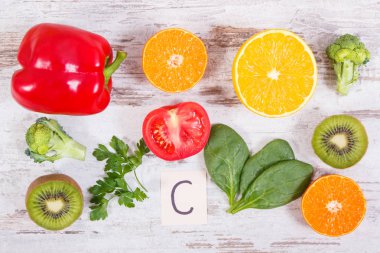 Meyve ve sebze kaynakları C vitamini, doğal mineraller ve diyet lifleri, sağlıklı yiyecekler ve bağışıklık sisteminin güçlendirilmesi