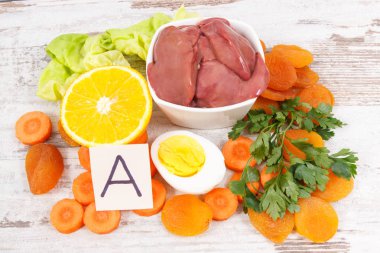 A vitamini, beslenme lifleri ve doğal mineraller, sağlıklı beslenme kavramı olarak ürünler veya malzemeler