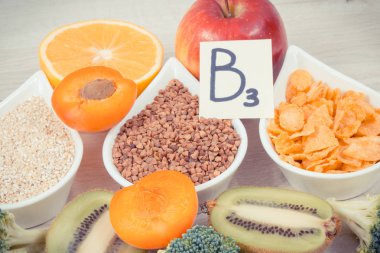 Besleyici bileşenler ve B3 vitamini ve diğer doğal mineraller içeren ürünler, sağlıklı yaşam tarzı ve beslenme kavramı