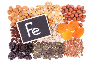 Yazıt Fe ve demir, kaynak doğal mineraller, vitaminler ve diyet lifi olarak sağlıklı beslenme kavramı içeren gıda