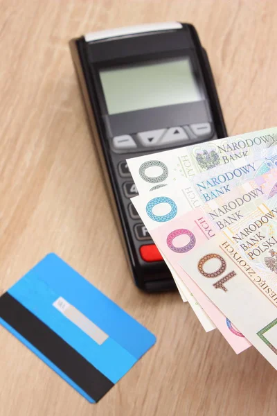 Polsk Valuta Pengar Och Kreditkort Med Betalning Terminal Kontokorten Läsaren — Stockfoto