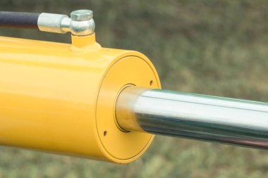 Detay ve Endüstriyel hidrolik veya pnömatik makine, piston veya harekete geçirici, mühendislik ve teknoloji kavramı