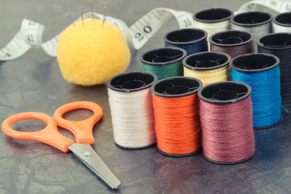 Accessoires Gereedschappen Voor Het Naaien Borduren Spoelen Draad Naald Schaar — Stockfoto