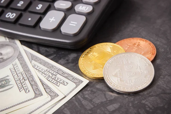 Moedas Bitcoin Calculadora Dólar Símbolo Mineração Criptomoeda Finanças Modernas Pagamento — Fotografia de Stock