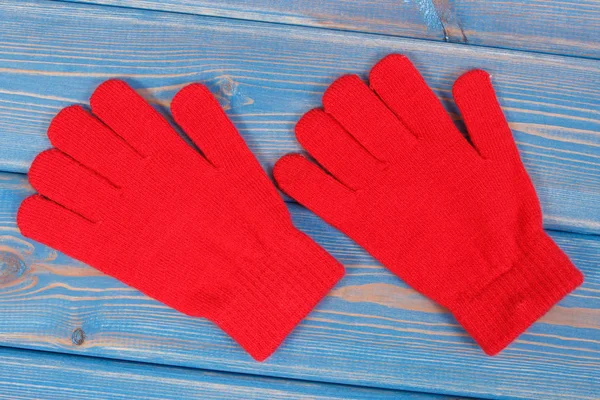 Pair of red womanly gloves for autumn or winter — Stock Photo, Image