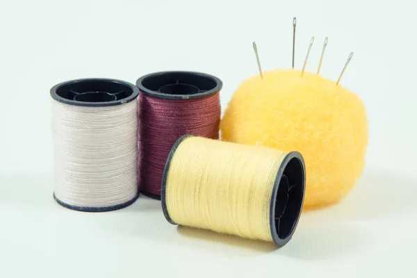 Spools of thread and needle. Accessories for needlework — Stock Photo, Image