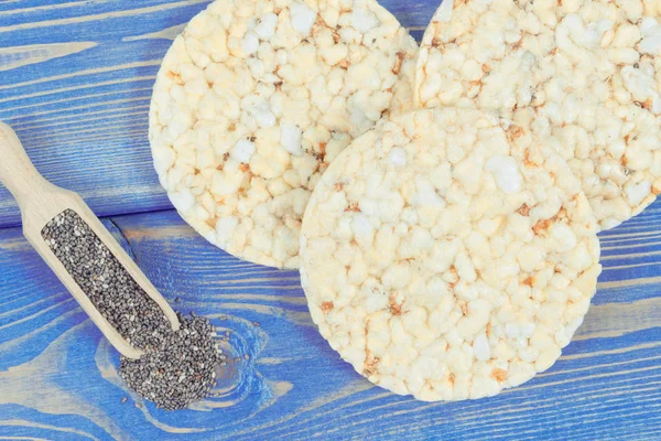 Arroz o maíz pan de dieta para el desayuno, concepto de nutrición saludable — Foto de Stock