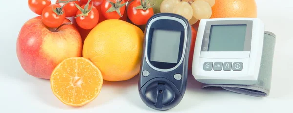 血糖値、血圧モニター、果物と野菜、健康的なライフ スタイルをチェックするため Glucometer — ストック写真