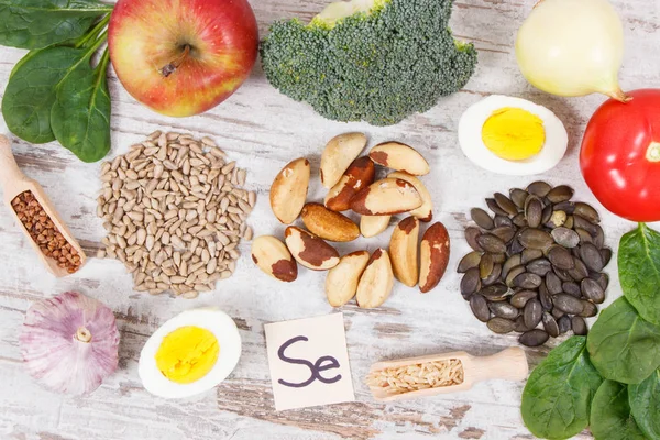 Ingredienser eller produkter som källa selen, vitaminer, mineraler och kosttillskott fiber — Stockfoto