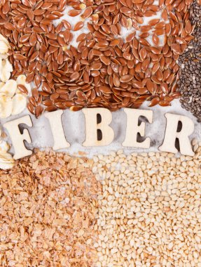 Doğal vitaminler ve diyet lifi, sağlıklı beslenme kavramı içeren gıda