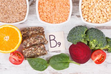 Sağlıklı besin kaynağı folik asit, mineral, vitamin B9 ve diyet lifi
