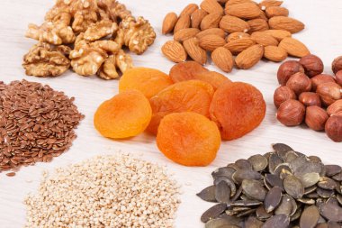 Sağlıklı beslenme kaynağı vitamin ve mineraller, beyin sağlığı kavramı için gıda olarak