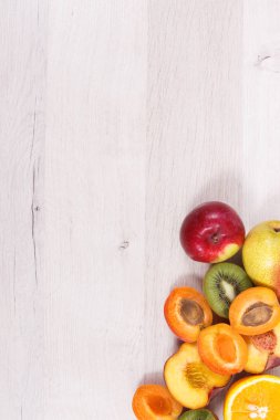 Kaynak doğal mineraller, vitamin ve lif, beyaz tahta üzerinde metin için kopya alanı olarak sağlıklı besleyici gıda