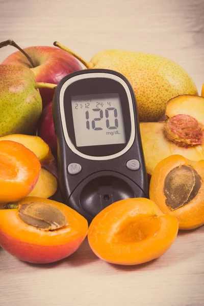 Glukometer för att mäta socker nivå och hälsosam närings rik mat som källa vitaminer, diabetes koncept. Vintage Foto — Stockfoto