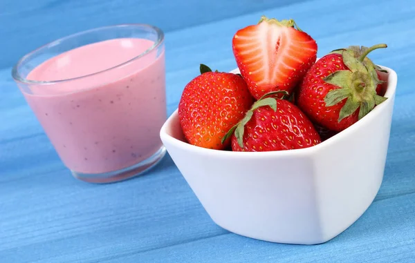 Fresh strawberries and delicious milkshake on boards, healthy dessert — Stock Photo, Image