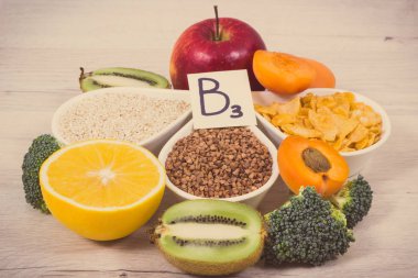 Vintage fotoğraf, B3 vitamini içeren besleyici ürünler, lif ve doğal mineraller, sağlıklı yaşam tarzı ve beslenme kavramı