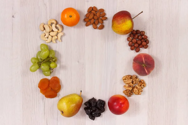 Egészséges tápláló élelmiszer forrás természetes ásványi anyagok, vitaminok és élelmi rost — Stock Fotó