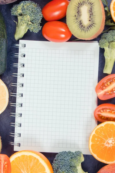 Notepad for notes and fresh fruits with vegetables, slimming and healthy lifestyles concept — Stock Photo, Image