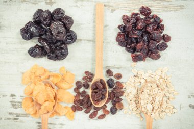Vintage fotoğraf, kaynak vitaminler, karbonhidrat ve diyet lifi olarak Sağlıklı besleyici kurutulmuş maddeler