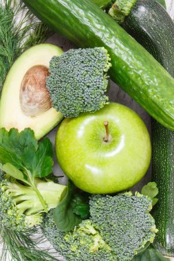 Kaynak vitaminler ve mineraller olarak doğal yeşil maddeler