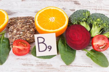 Sağlıklı besin kaynağı folik asit, mineral, vitamin B9 ve diyet lifi