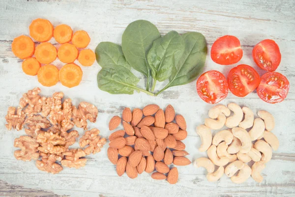 Винтажное фото, Пищевые продукты, содержащие витамин В7 и пищевые волокна, здоровое питание — стоковое фото