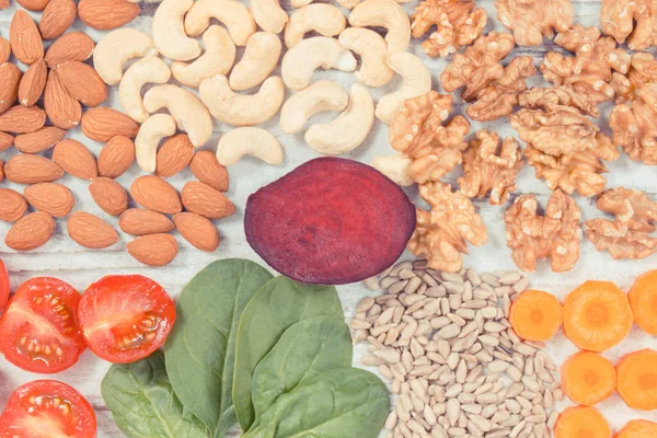 Foto d'epoca, Prodotti nutrienti contenenti vitamina B7 e fibra alimentare, nutrizione sana — Foto Stock