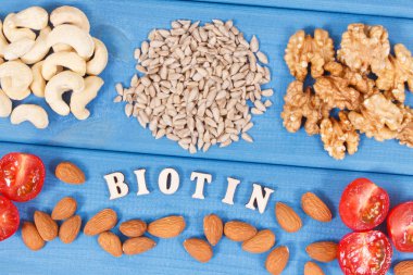 Besleyici farklı malzemeler içeren B7 vitamini, doğal mineral ve lif, sağlıklı beslenme