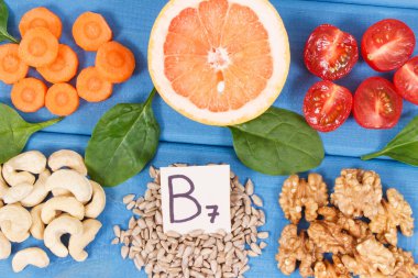 Vitamin B7 ve diyet lifi, sağlıklı beslenme içeren besleyici ürünler