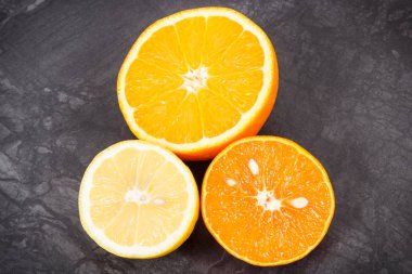 Vitamin ve mineral içeren sağlıklı besleyici çerez olarak taze olgun narenciye