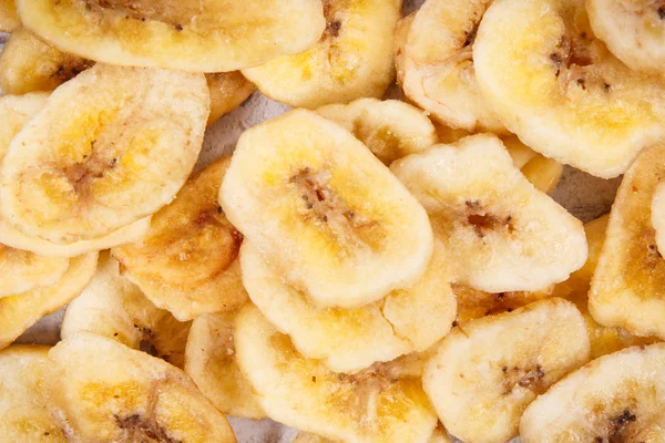 Chips de plátano secos como aperitivo natural para el postre — Foto de Stock