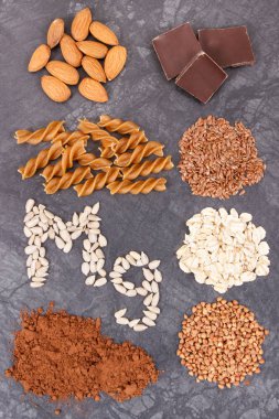 Magnezyum içeren besleyici yeme. Kaynak vitaminler, mineraller ve lif olarak sağlıklı beslenme
