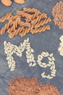 Magnezyum, vitaminler, mineraller ve lif içeren farklı maddeler
