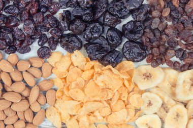 Vintage fotoğraf, kaynak karbonhidrat, vitamin ve diyet lifi, sağlıklı ve besleyici yeme kavramı olarak Kurutulmuş maddeler