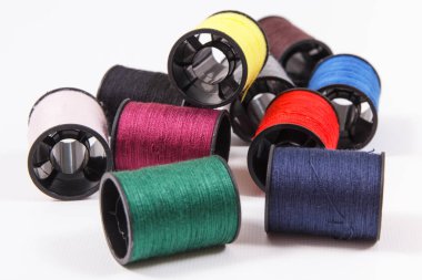 Renkli iplik biriktiricileri Aksesuar dikiş içinde kullanma.