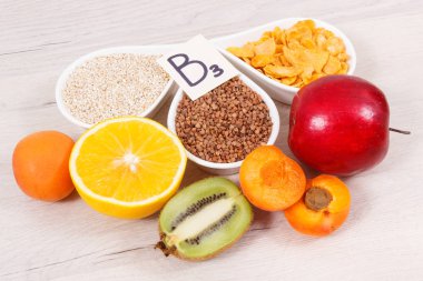 B3 vitamini, lif ve doğal mineraller içeren besleyici ürünler ve malzemeler, sağlıklı beslenme konsepti