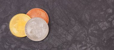 Kripto para birimi sembolü olarak Bitcoin paraları, metin için kopya alanı